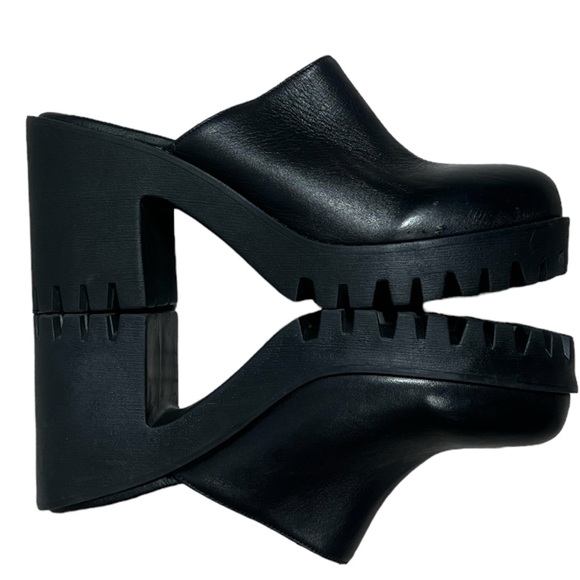 Steve Madden Black Platform Mules - Picture 6 of 13
